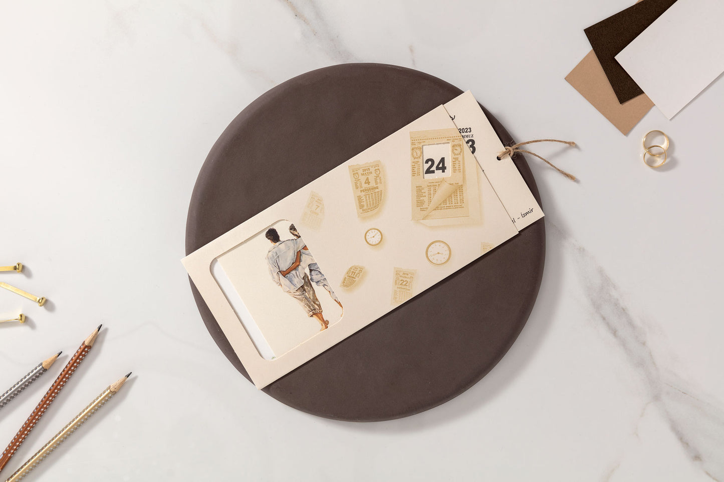 10461 - Kihúzható fiatal párt ábrázoló esküvői meghívó