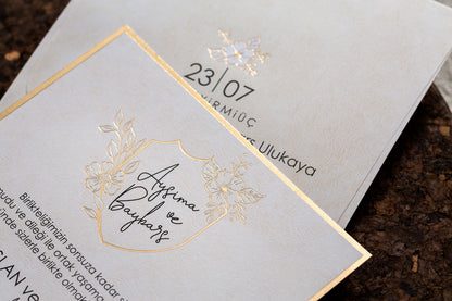 10600 - Aranyozott virágmintás esküvői meghívó
