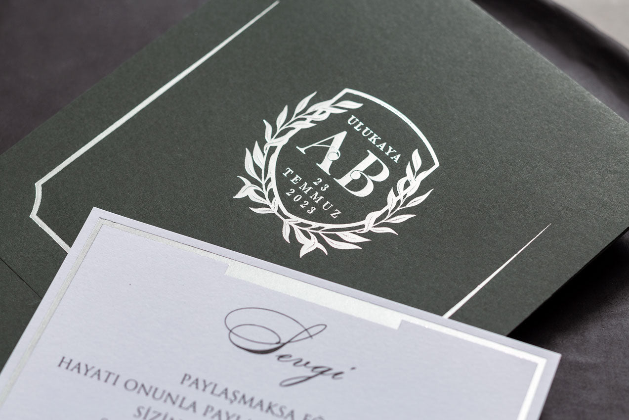 10603 - Elegáns méregzöld esküvői meghívó ezüst mintával