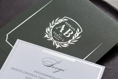 10603 - Elegáns méregzöld esküvői meghívó ezüst mintával