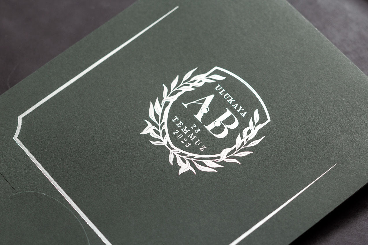 10603 - Elegáns méregzöld esküvői meghívó ezüst mintával