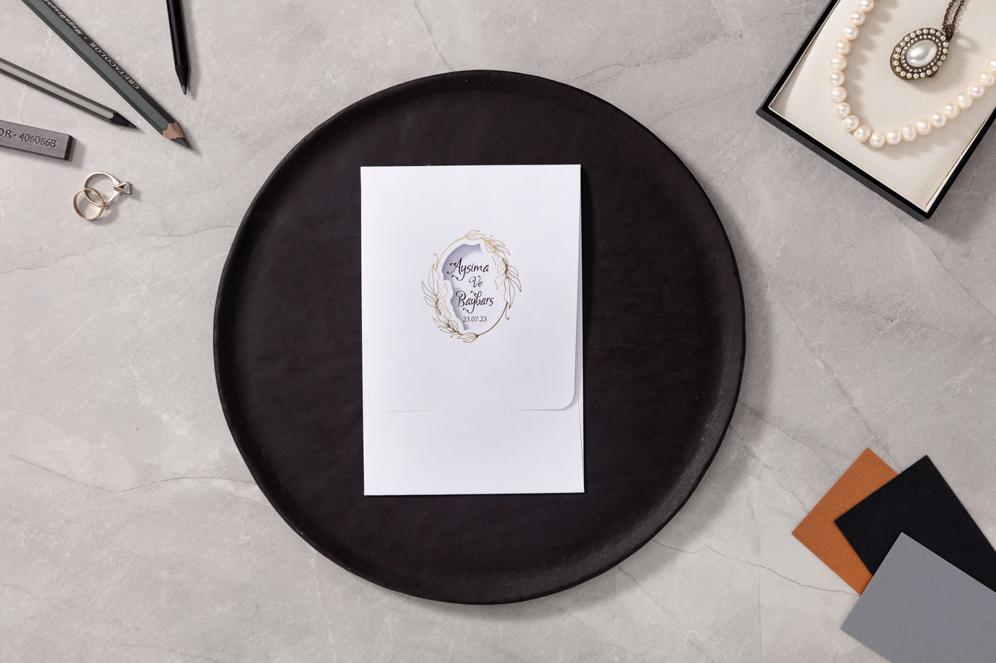 10609 - Aranyozott virágmintás esküvői meghívó