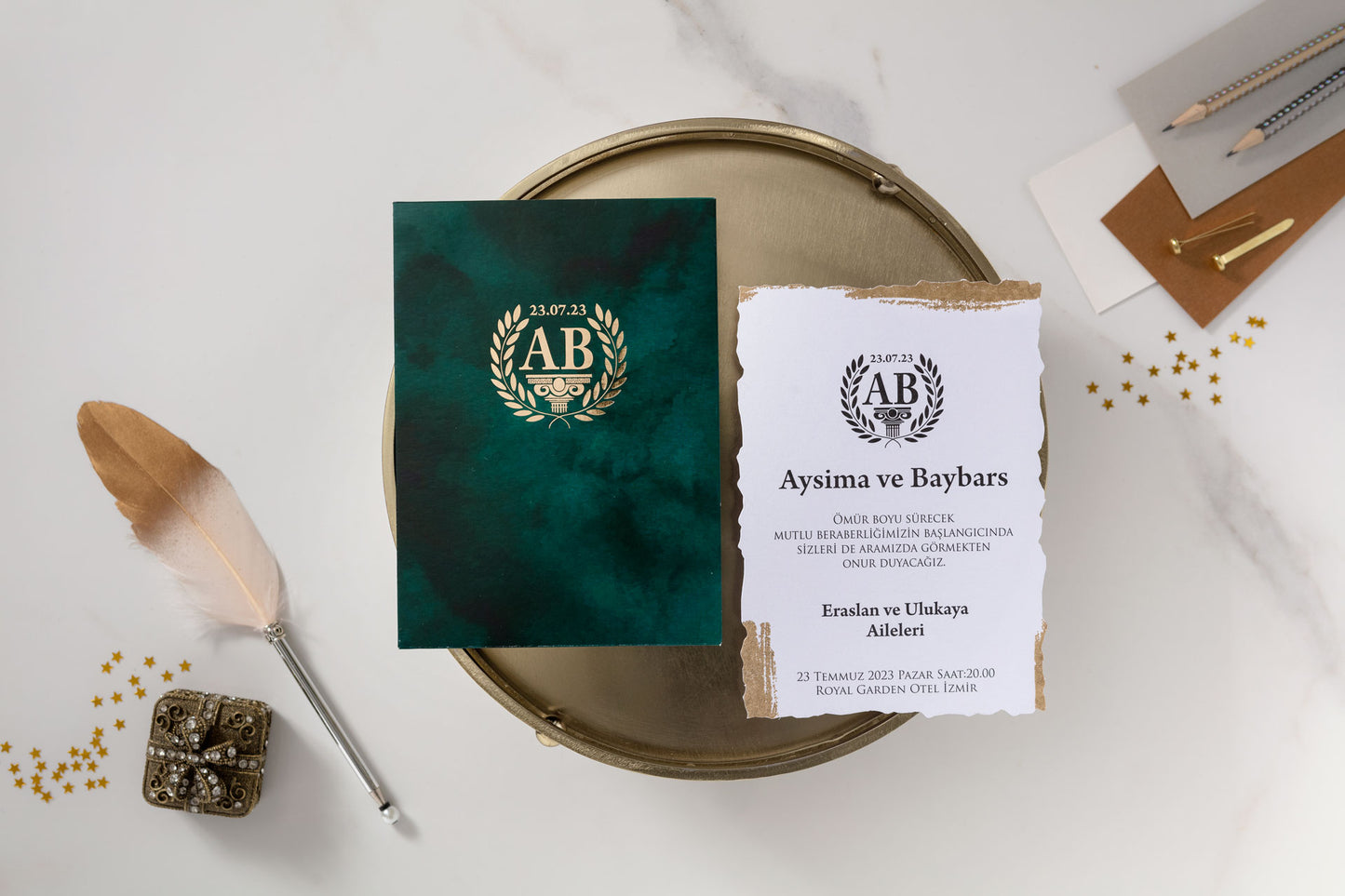 10643 - Modern esküvői meghívó arany mintával