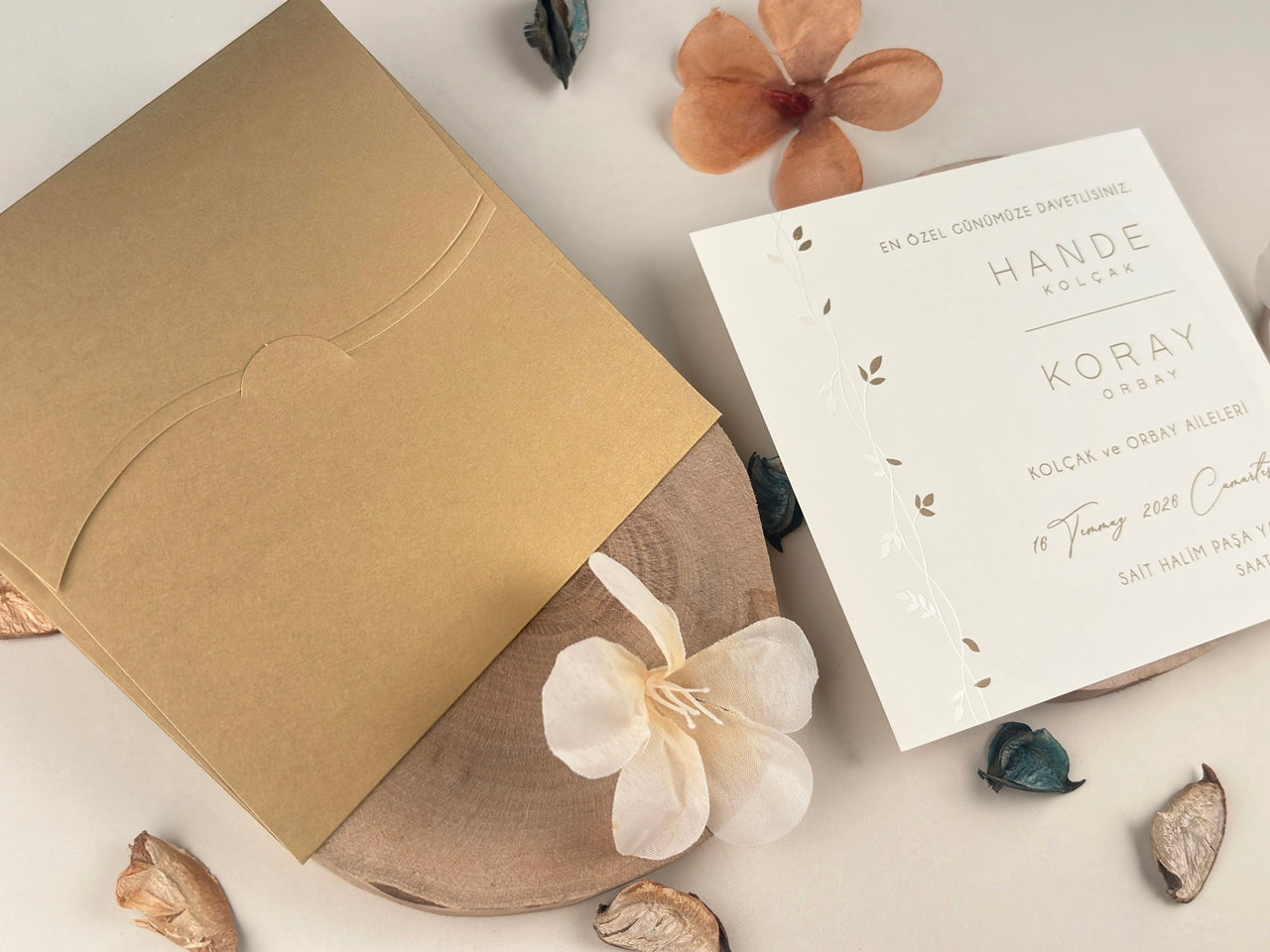 13311 - Virágmintás minimalista esküvői meghívó