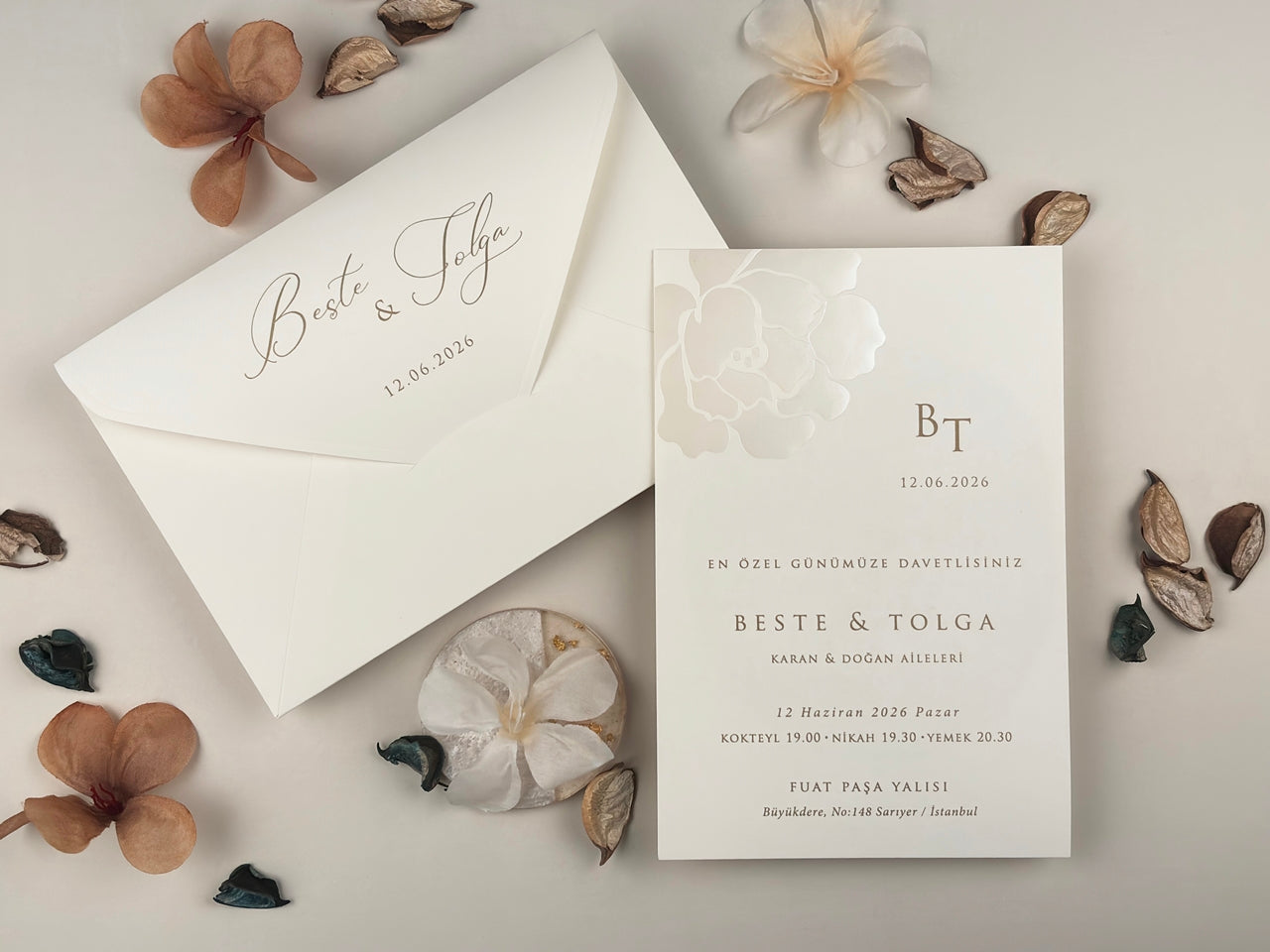 13318 - Virágmintás esküvői meghívó