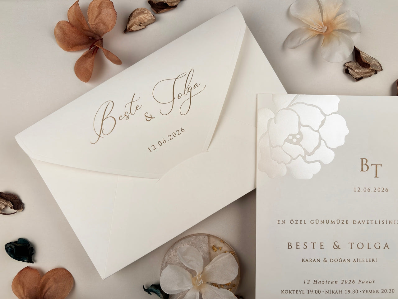 13318 - Virágmintás esküvői meghívó