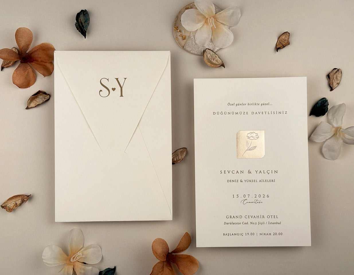 13321 - Minimalista esküvői meghívó virág mintával