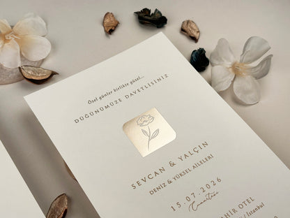 13321 - Minimalista esküvői meghívó virág mintával