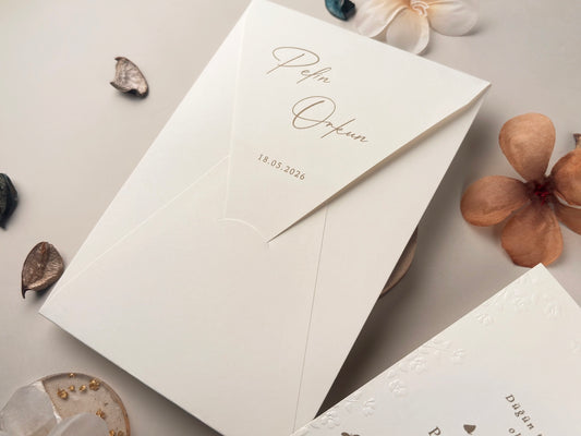 13326 - Virágos esküvői meghívó dombornyomott mintával