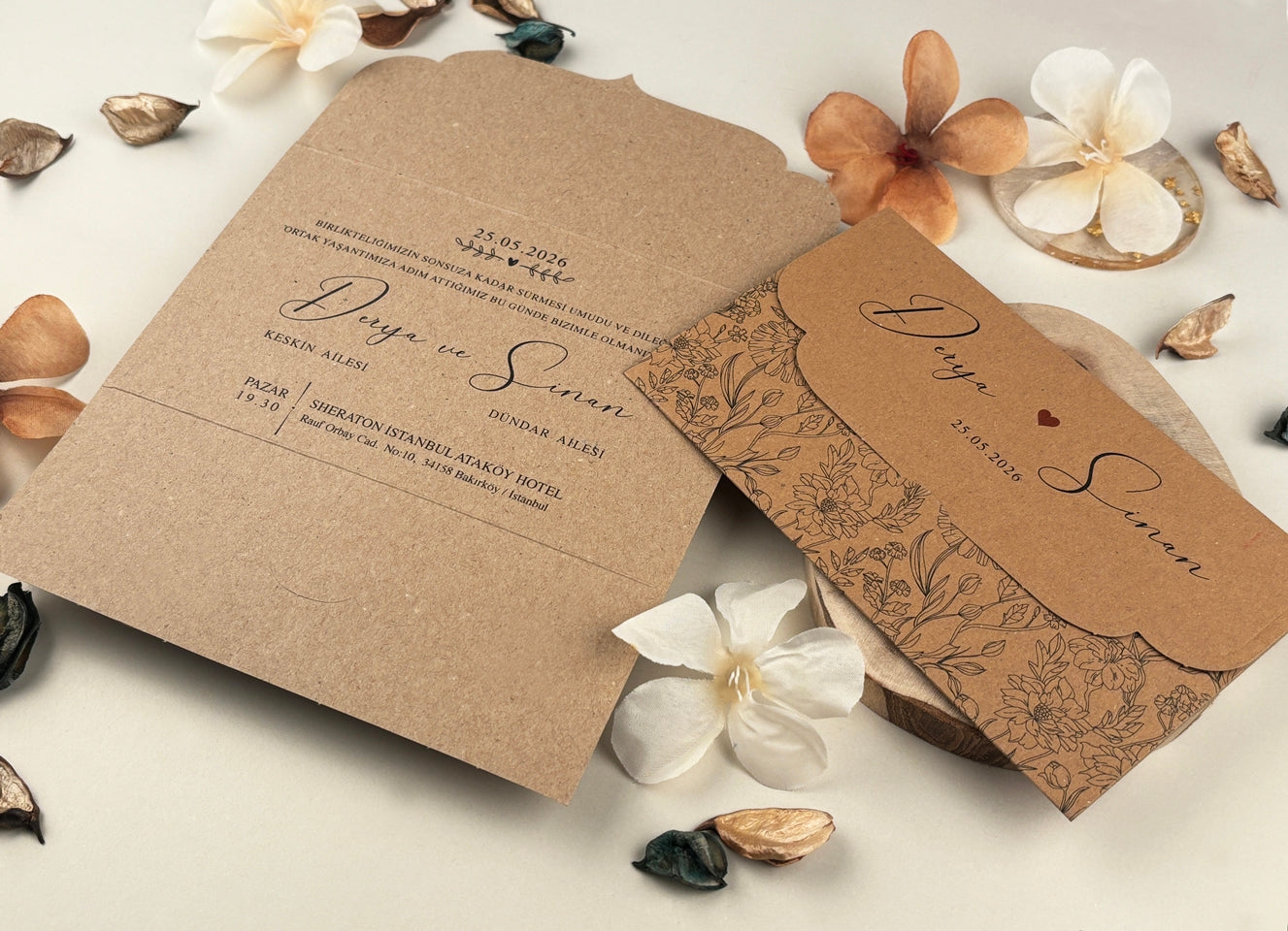 85852 - Összehajtható esküvői meghívó virágmintával kraft papírból