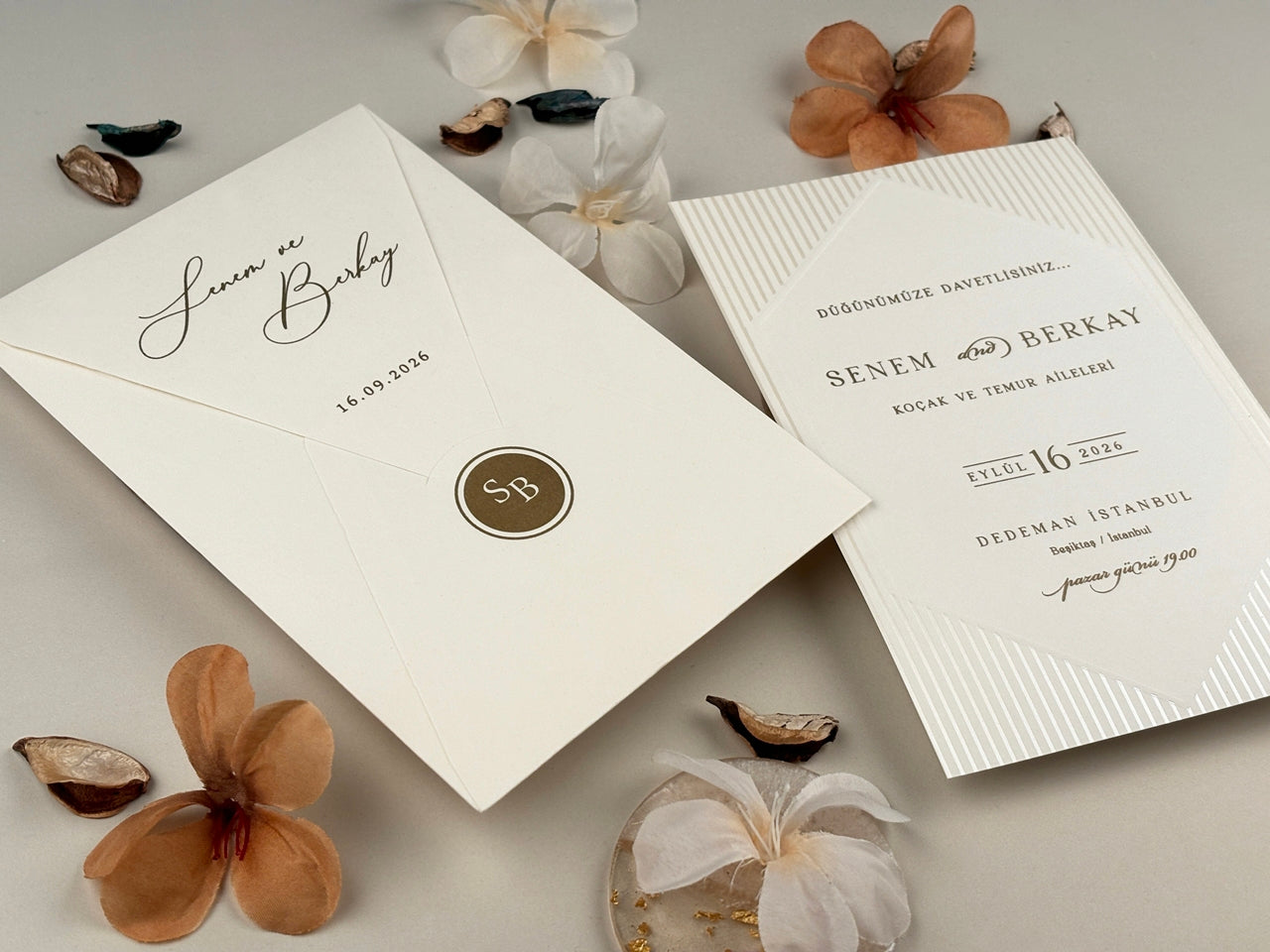 96935 - Elegáns esküvői meghívó dombornyomott mintával