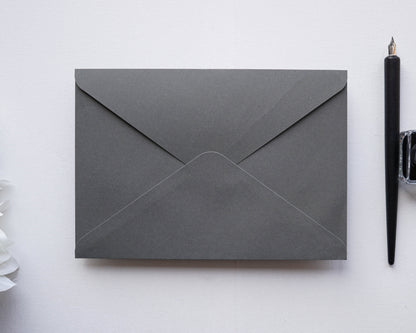 Z1175- Antracit és arany boríték - 21.7 cm x 15 cm-Boríték-Erdélyi Esküvői Meghívók-arany,boríték,fekete,szürke-Erdélyi Esküvői Meghívók