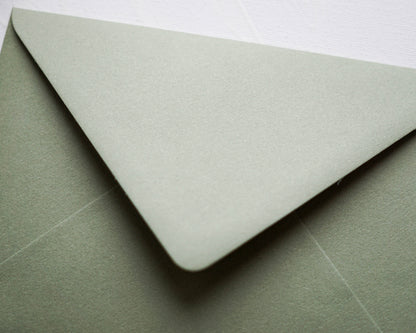 Pisztáciazöld prémium díszboríték - B6 - 125×176 mm-Boríték-B6 - 12.5 x 17.6 cm -B6, boríték, zöld boríték - plicuri colorate - plicuri speciale -Erdélyi Esküvői Meghívók