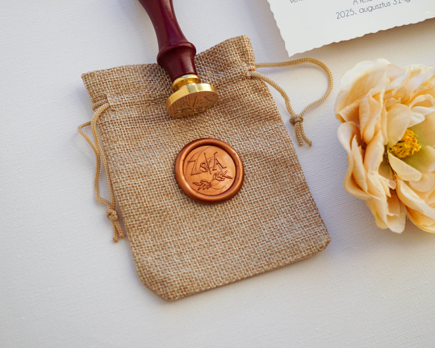 Egyedi monogrammos pecsétnyomó