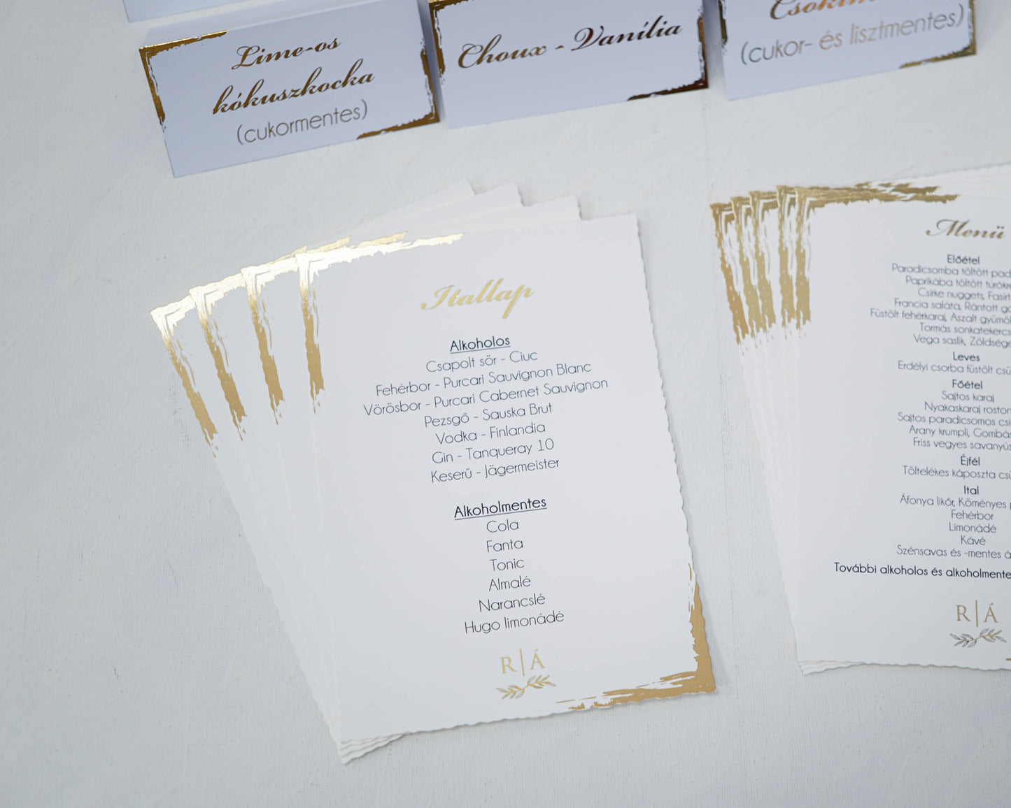 ME20 - A flat wedding menu - With gold foil pattern