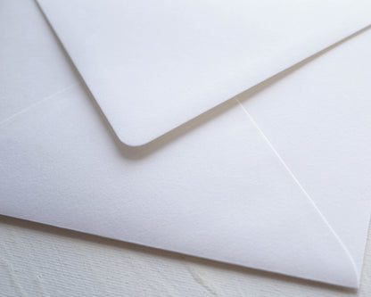 Tört fehér prémium boríték - B6 - 125×176 mm-Boríték-Erdélyi Esküvői Meghívók-B6,boríték,fehér,gesso,törtfehér-Erdélyi Esküvői Meghívók