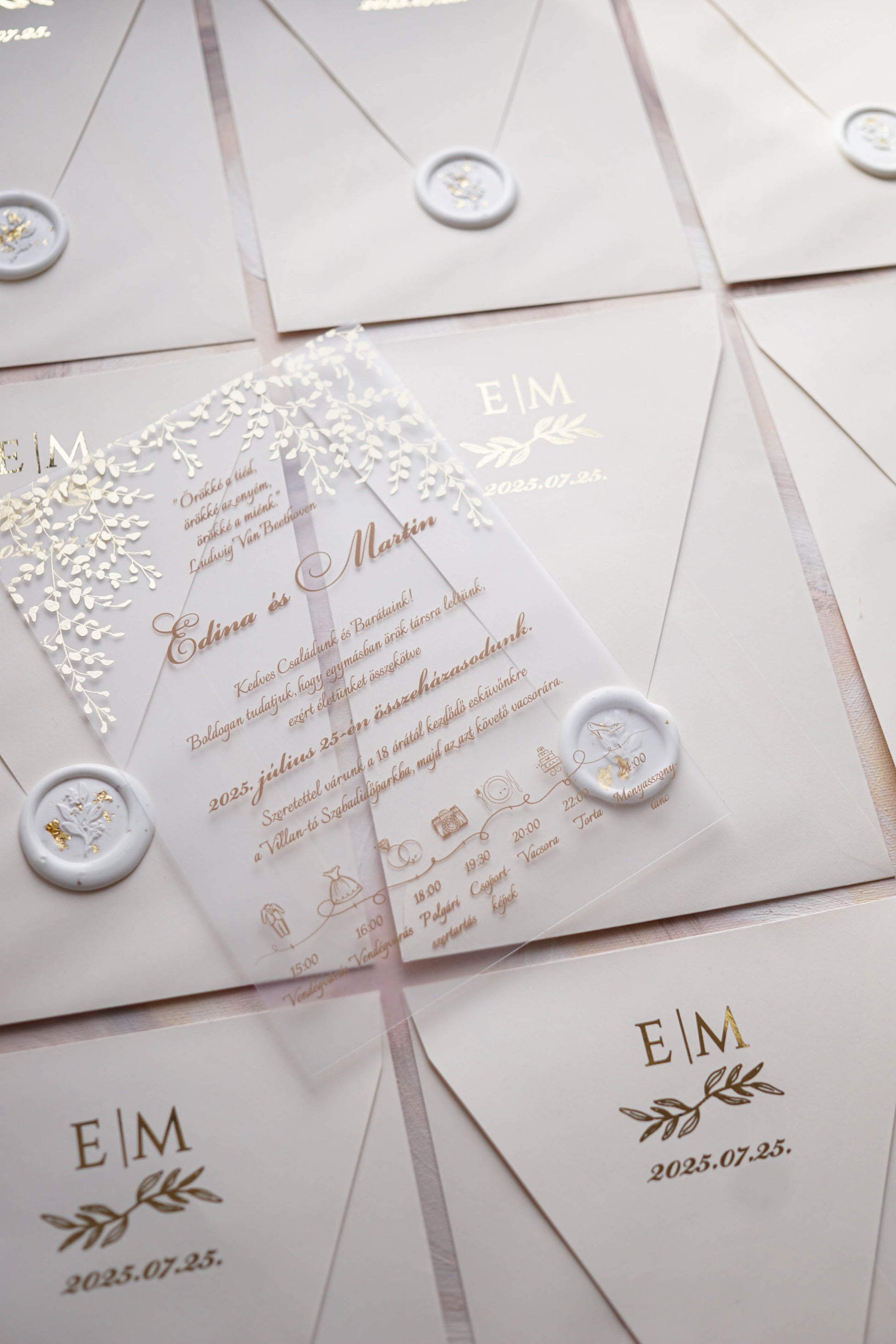9214 - Plexi esküvői meghívó krém borítékkal-esküvői meghívó-Erdélyi Esküvői Meghívók-arany,elegáns,greenery,level,plexi,premium-Erdélyi Esküvői Meghívók