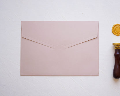 Z9247 - Bézs díszboríték - 20 x 14 cm-Boríték-Erdélyi Esküvői Meghívók-boríték,bézs,krém-Erdélyi Esküvői Meghívók