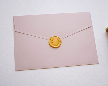 Z9247 - Bézs díszboríték - 20 x 14 cm-Boríték-Erdélyi Esküvői Meghívók-boríték,bézs,krém-Erdélyi Esküvői Meghívók