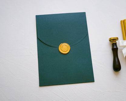 Z9372 - Sötét zöld díszboríték - 20 x 14 cm-Boríték-Erdélyi Esküvői Meghívók-boríték,rövid oldalon nyíló boríték,zöld-Erdélyi Esküvői Meghívók