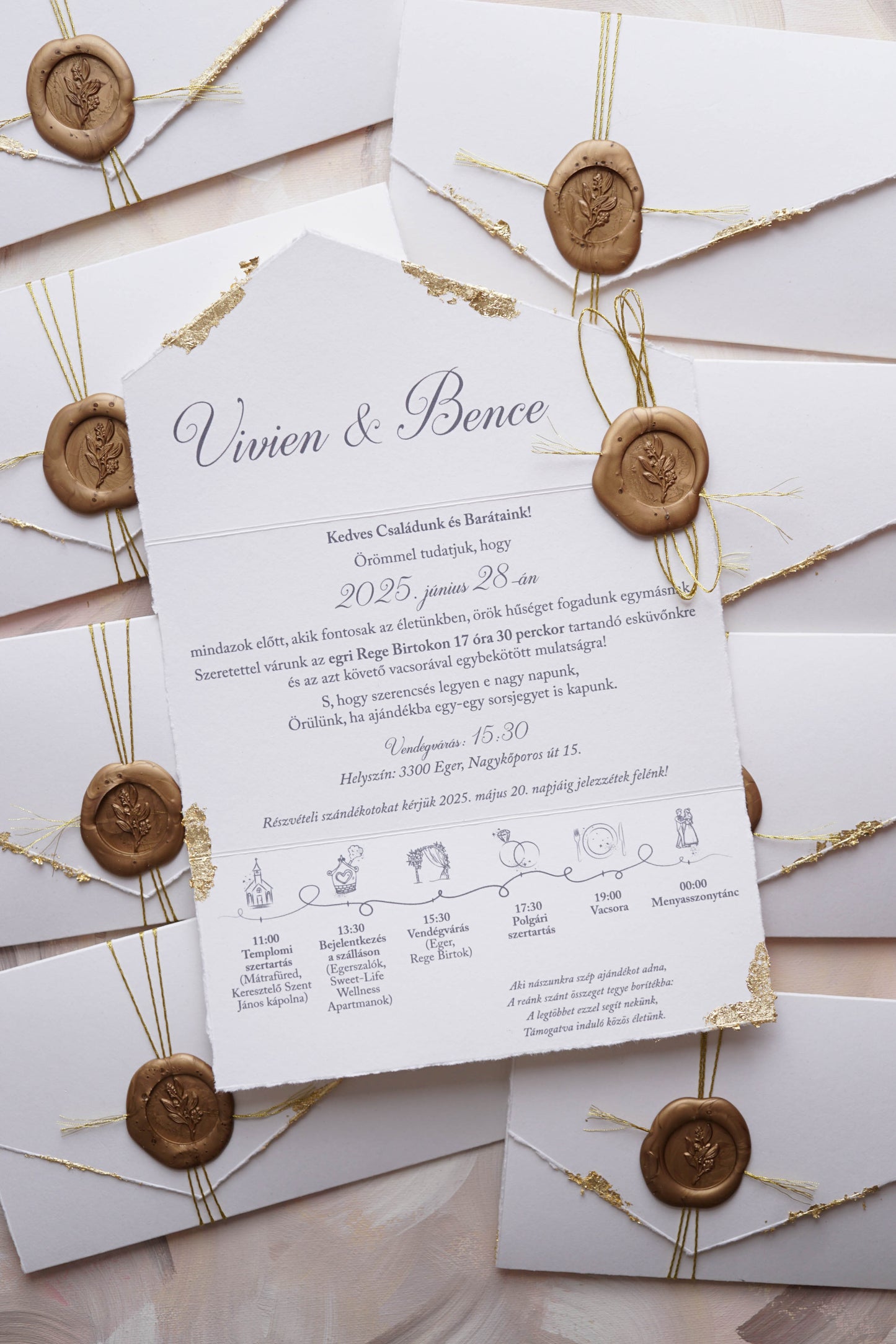 EM79 - Kinyitható meghívó aranyozott szélekkel, madzaggal és viaszpecséttel lezárva