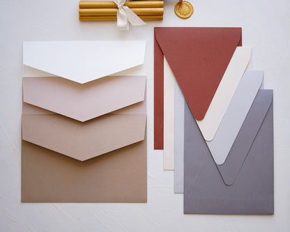 Z9247 - Bézs díszboríték - 20 x 14 cm-Boríték-Erdélyi Esküvői Meghívók-boríték,bézs,krém-Erdélyi Esküvői Meghívók