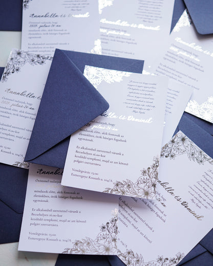 EM80 - Ezüstfóliázott virágmintás esküvői meghívó, tengerészkék borítékkal