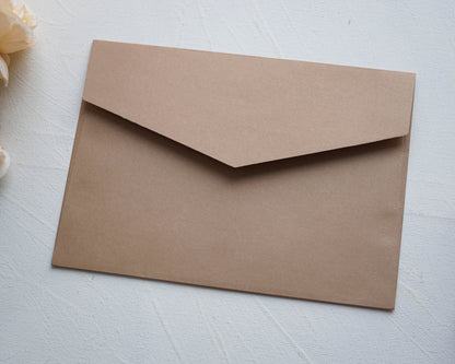 Barna boríték i8 - 13,3 x 18,4 cm.-Boríték-Erdélyi Esküvői Meghívók-barna,boríték-Erdélyi Esküvői Meghívók