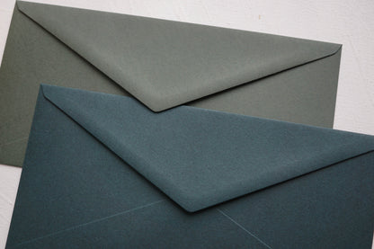 Fenyőzöld prémium boríték - 220 x 110 mm - RENDELÉSRE-Boríték-Erdélyi Esküvői Meghívók-boríték,zöld-Erdélyi Esküvői Meghívók