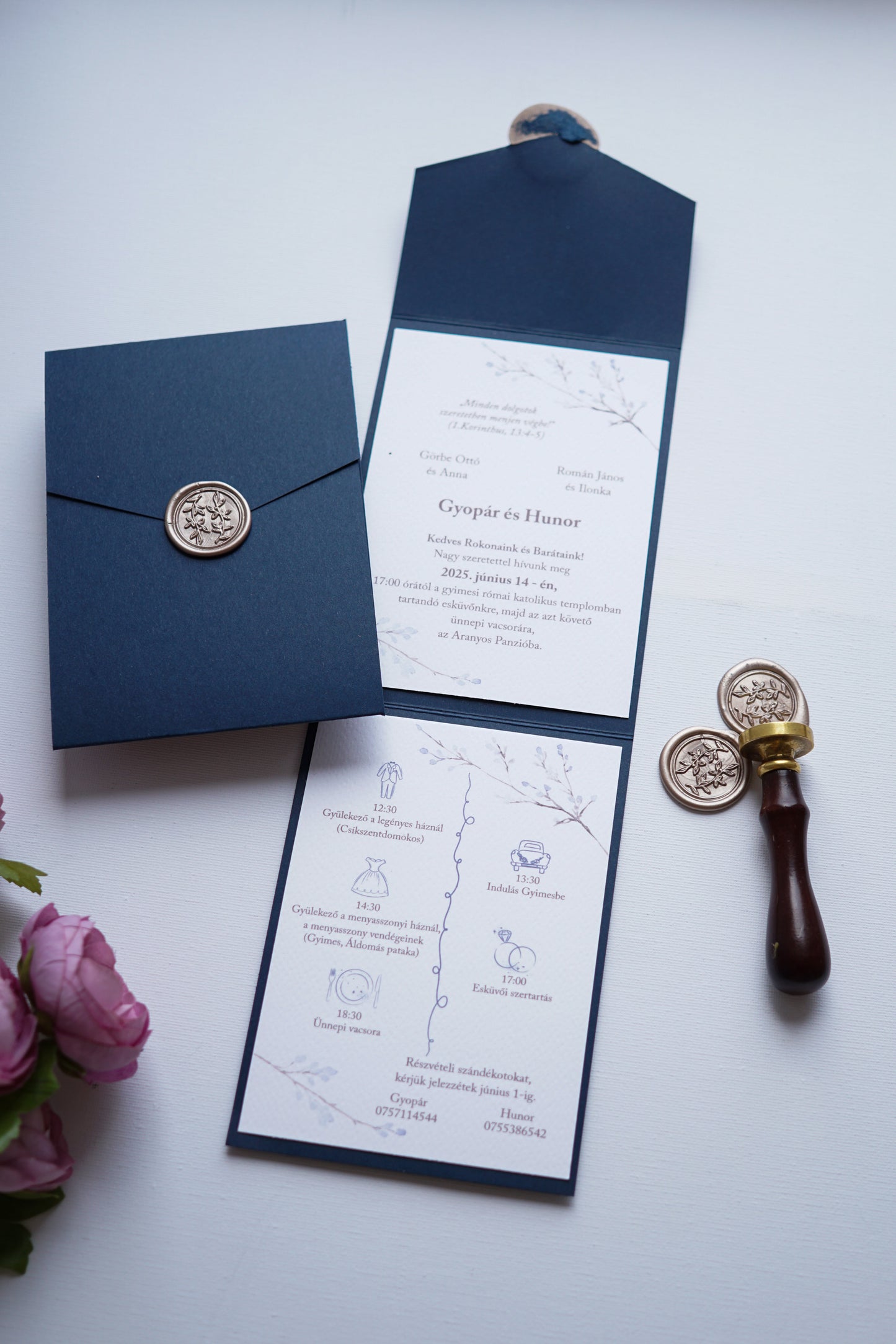 EM77 - Kinyitható tokos meghívó, tengerészkék színben.