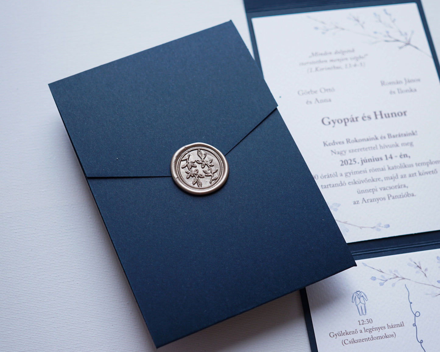 EM77 - Kinyitható tokos meghívó, tengerészkék színben.