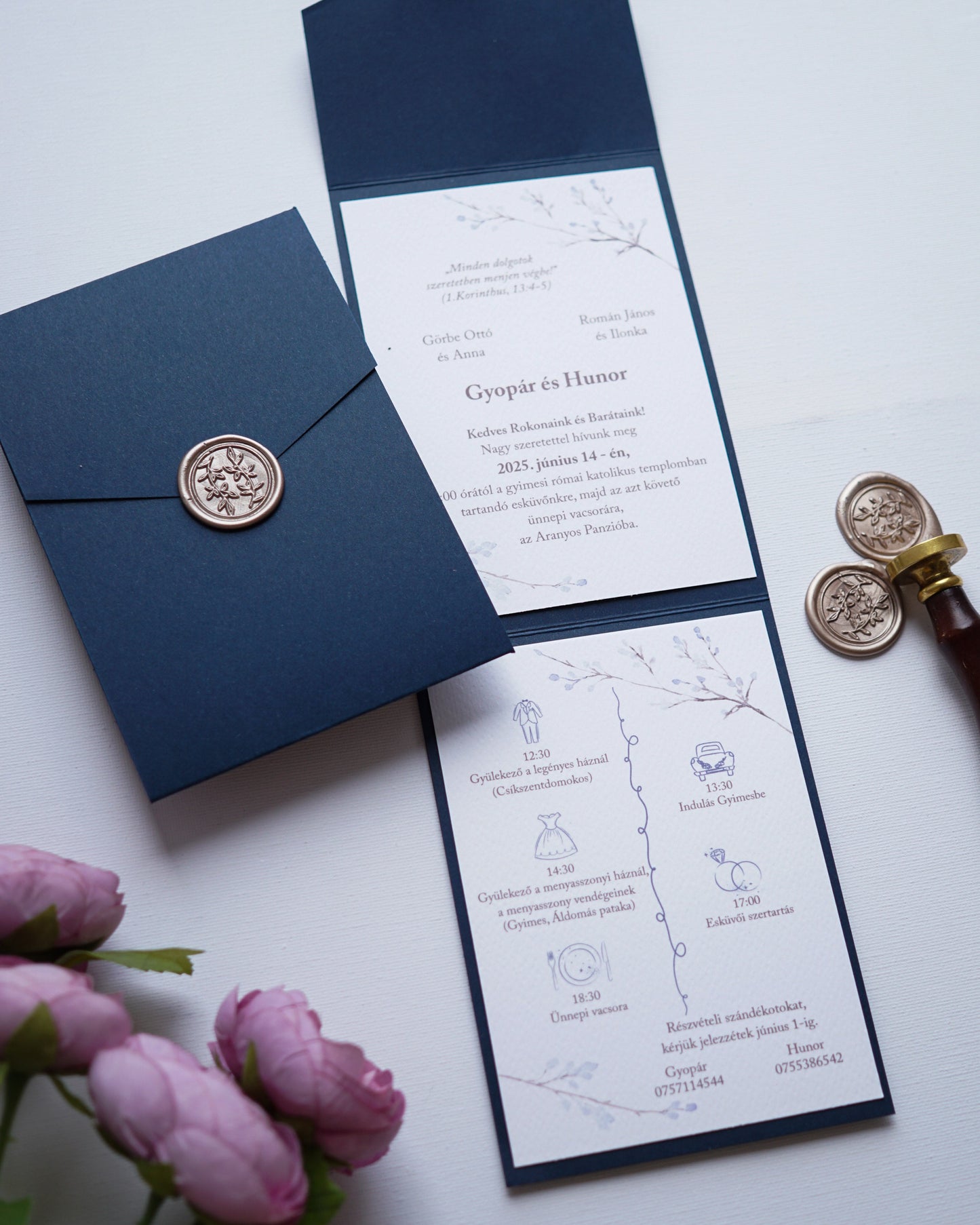 EM77 - Kinyitható tokos meghívó, tengerészkék színben.