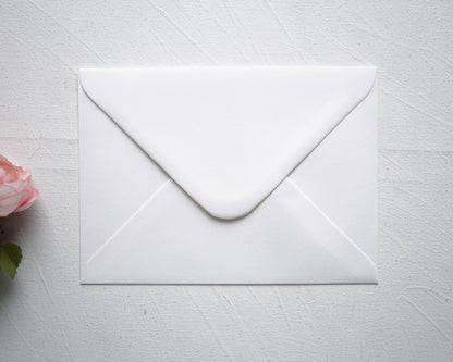 Prémium törtfehér boríték textúrált papírból i8 - 13,3 x 18,4 cm.-Boríték-Erdélyi Esküvői Meghívók-boríték,fehér-Erdélyi Esküvői Meghívók