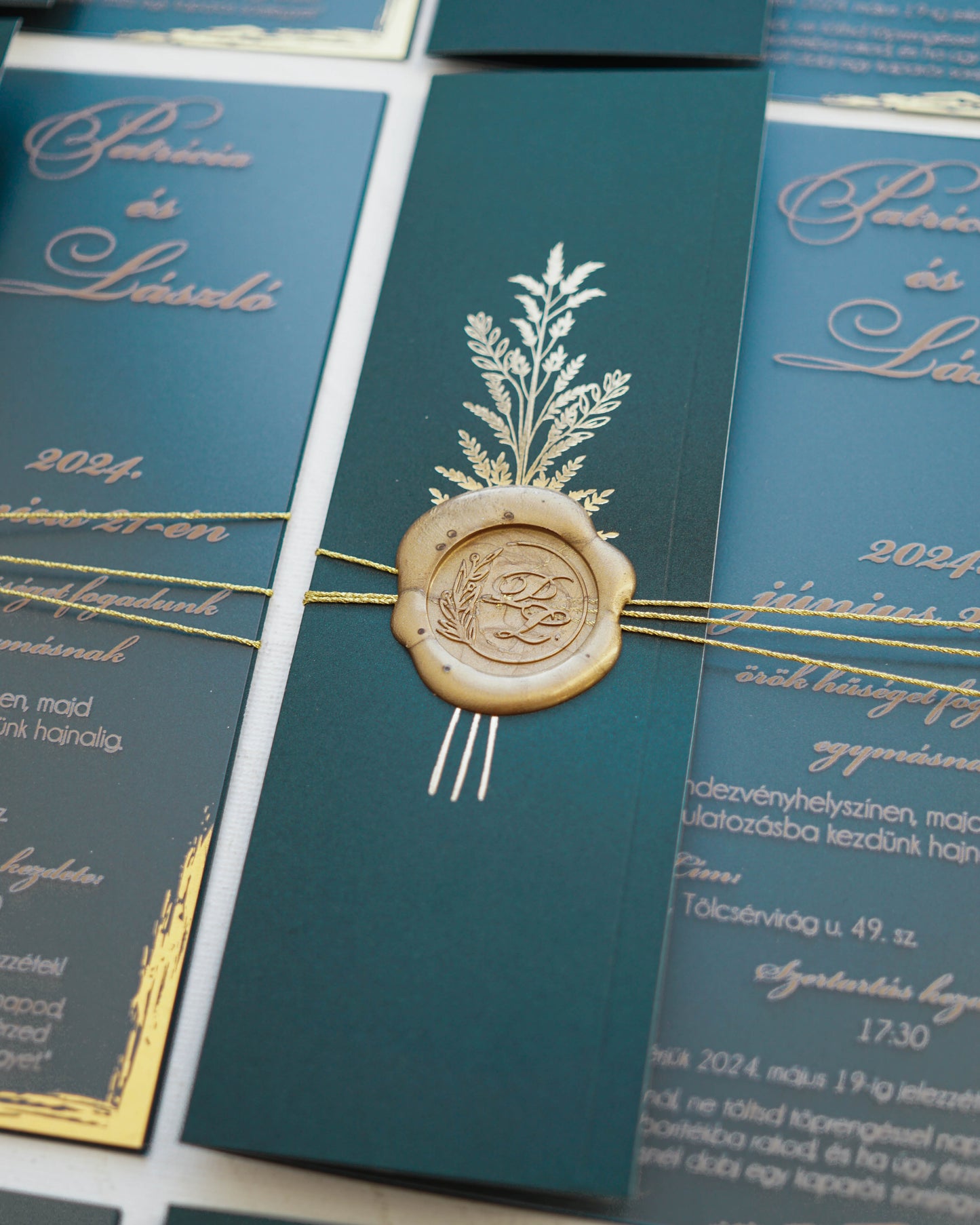 9277 - Plexi esküvői meghívó zöld tokkal