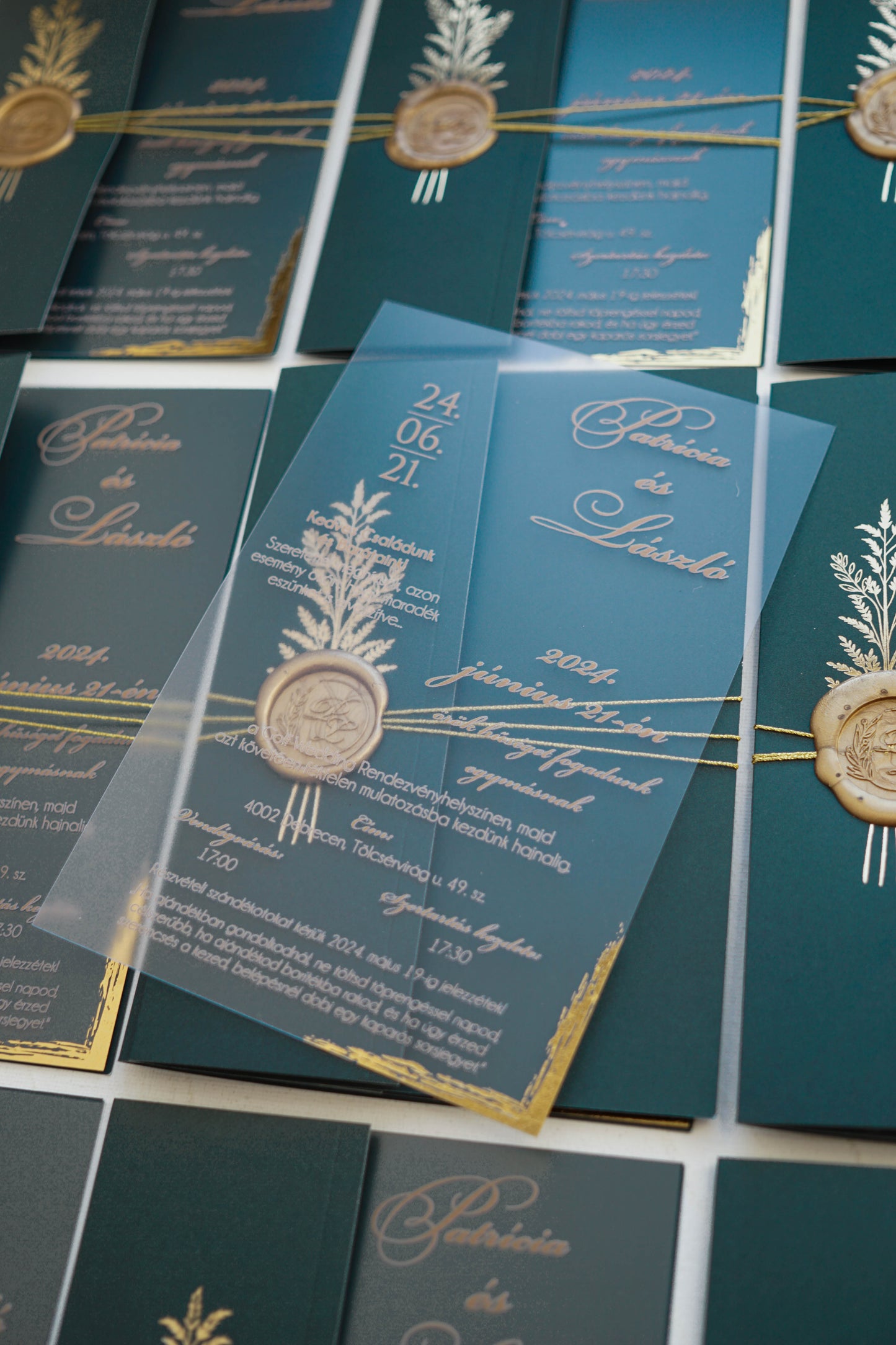 9277 - Plexi esküvői meghívó zöld tokkal