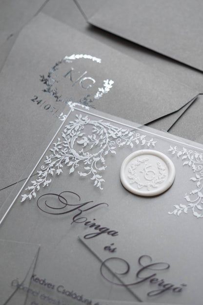 9368 - Plexi esküvői meghívó-esküvői meghívó-Erdélyi Esküvői Meghívók-barokk minta,elegáns,ezüst,fehér,plexi,premium-Erdélyi Esküvői Meghívók