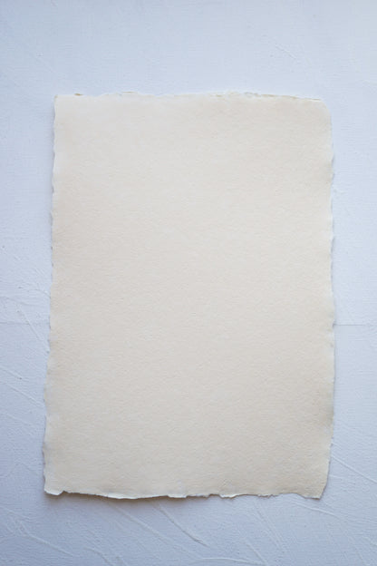 Merített papír krém színű - 180 g/m2 - A4 - RENDELÉSRE-DIY papír-Erdélyi Esküvői Meghívók-fehér,virág-Erdélyi Esküvői Meghívók