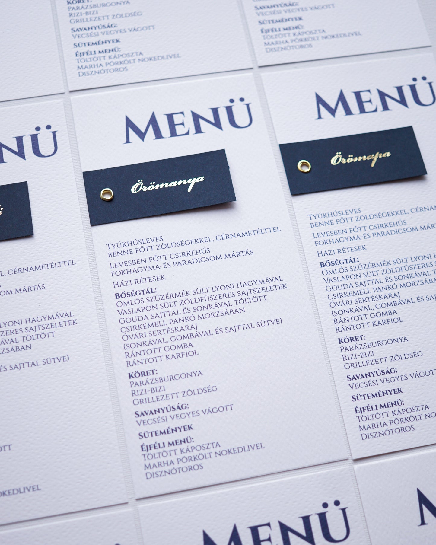ME53 - Meniu și place card bleumarin cu nume aurii din folie metalică