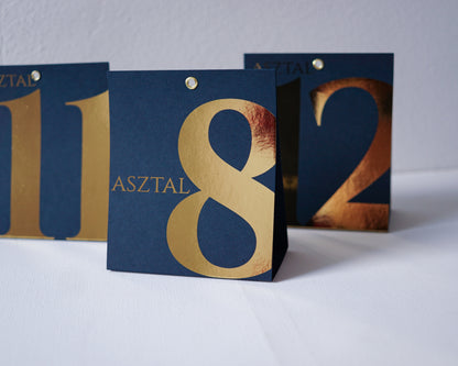 AS53 - Sötétkék és arany asztalszám