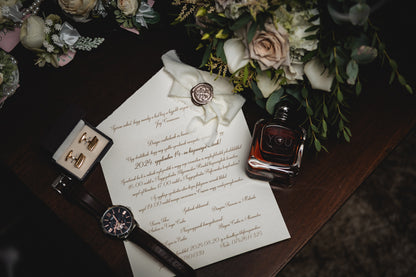 EM74 - Invitație elegantă, pliabilă, cu sigiliu de ceară și panglică