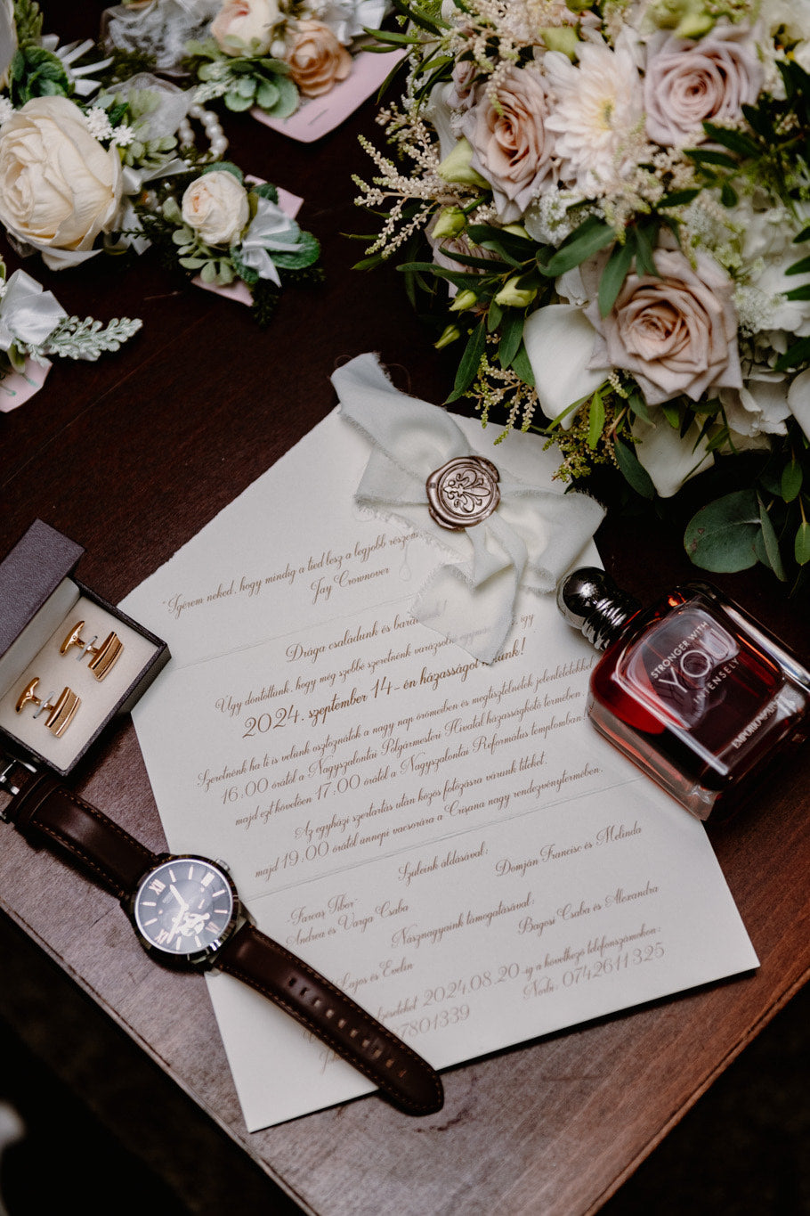EM74 - Invitație elegantă, pliabilă, cu sigiliu de ceară și panglică