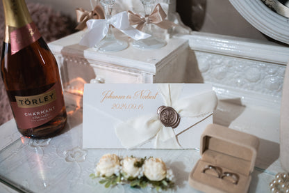EM74 - Invitație elegantă, pliabilă, cu sigiliu de ceară și panglică