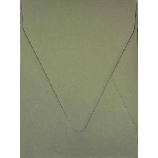 Pisztáciazöld rövidebb oldalon nyíló díszboríték - i8 - 13.4 x 18.2 cm. - RENDELÉSRE