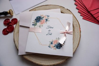 Esküvői meghívó EM12 - Kinyitható, szalaggal átkötött, kék virágos esküvői meghívó - Erdélyi Esküvői Meghívók - Wedding invitation EM12 - Kinyitható, szalaggal átkötött, kék virágos esküvői meghívó - invitatii de nunta EM12 - Kinyitható, szalaggal átkötött, kék virágos esküvői meghívó