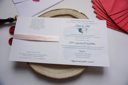 Esküvői meghívó EM12 - Kinyitható, szalaggal átkötött, kék virágos esküvői meghívó - Erdélyi Esküvői Meghívók - Wedding invitation EM12 - Kinyitható, szalaggal átkötött, kék virágos esküvői meghívó - invitatii de nunta EM12 - Kinyitható, szalaggal átkötött, kék virágos esküvői meghívó