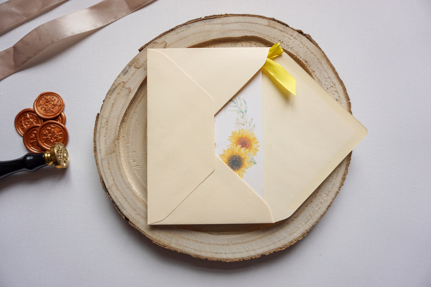 EM33 - Photographic sunflower pattern wedding invitation