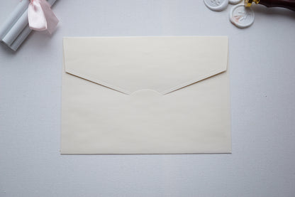 Z9229 - Krém díszboríték - 20 x 14 cm-Boríték-Erdélyi Esküvői Meghívók-boríték,krém-Erdélyi Esküvői Meghívók