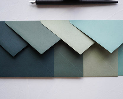 Matcha zöld prémium díszboríték - C6 - 114 x 162 mm-Boríték-C6 - 11.4 x 16.2 cm -boríték, C6, zöld boríték - plicuri colorate - plicuri speciale -Erdélyi Esküvői Meghívók