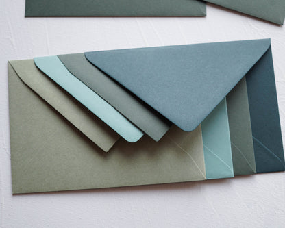 Fenyőzöld prémium díszboríték - B6 - 125×176 mm-Boríték-B6 - 12.5 x 17.6 cm -B6, boríték, zöld boríték - plicuri colorate - plicuri speciale -Erdélyi Esküvői Meghívók