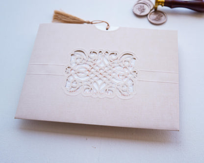 1127 - Lézervágott Esküvői Meghívó-esküvői meghívó-Erdélyi Esküvői Meghívók-barokk minta,dombornyomott,elegáns,lasercut-Erdélyi Esküvői Meghívók